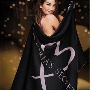 NWT Victoria’s secret cozy blanket 2017
